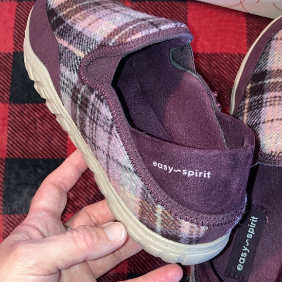 Easy Spirit Clover Shoe - Picture 2 of 4